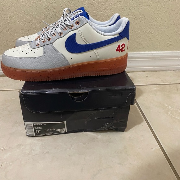 Jackie Robinson Air Force 1 - Picture 6 of 7